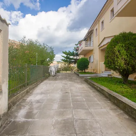 Апартаменты διωροφη μεζονετα-2km απο το κεντρο-iliana House