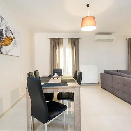 διωροφη μεζονετα-2km απο το κεντρο-iliana House