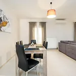 διωροφη μεζονετα-2km απο το κεντρο-iliana House