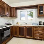 διωροφη μεζονετα-2km απο το κεντρο-iliana House