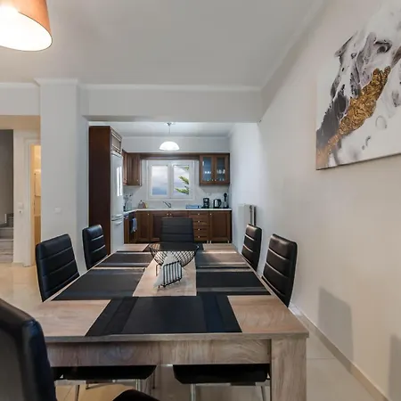 Daire διωροφη μεζονετα-2km απο το κεντρο-iliana House *