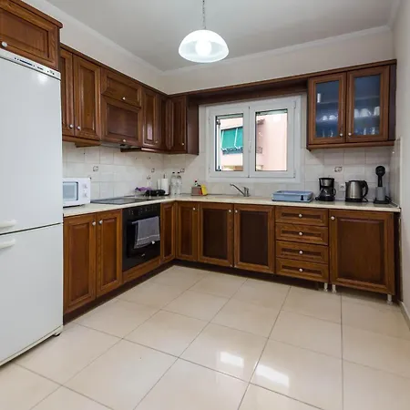 Apartament διωροφη μεζονετα-2km απο το κεντρο-iliana House