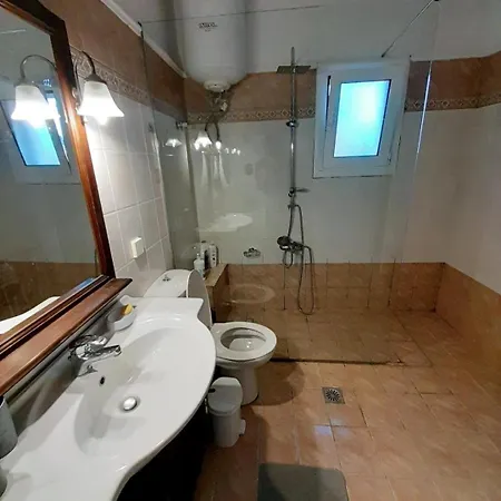 διωροφη μεζονετα-2km απο το κεντρο-iliana House Daire *