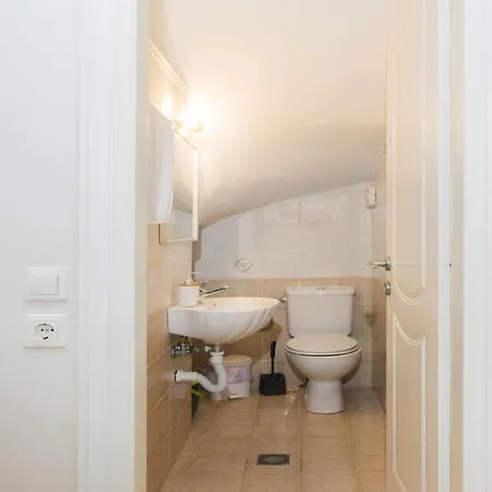 Апартаменты διωροφη μεζονετα-2km απο το κεντρο-iliana House