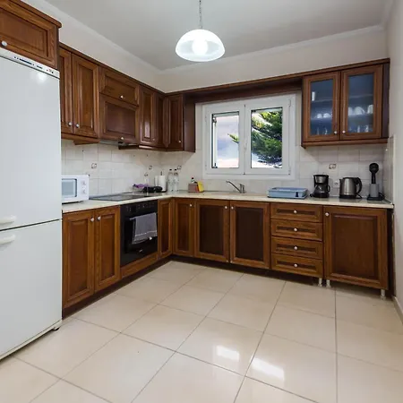 Апартаменты διωροφη μεζονετα-2km απο το κεντρο-iliana House *