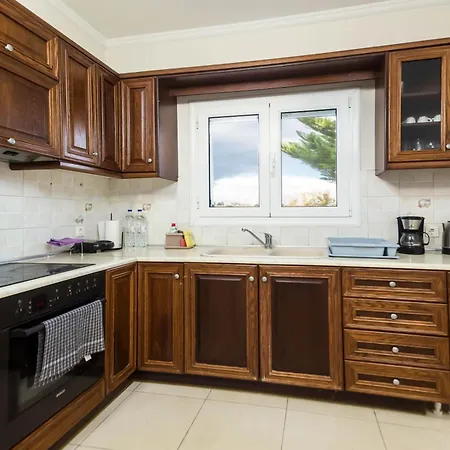 διωροφη μεζονετα-2km απο το κεντρο-iliana House