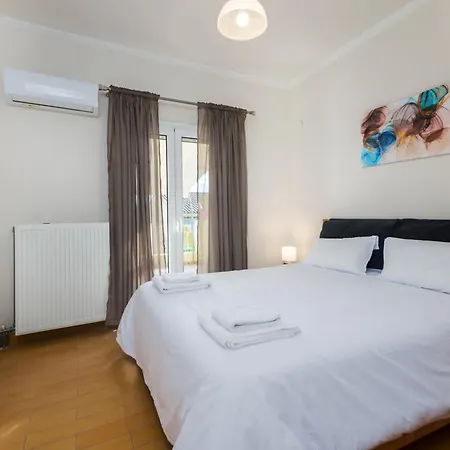 Апартаменты διωροφη μεζονετα-2km απο το κεντρο-iliana House *